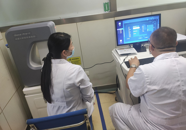 雙能X線骨密度儀廠家溫馨提示：拒絕骨質疏松，從骨密度檢測開始