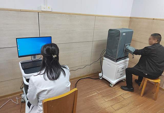 雙能X射線骨密度儀：1-2 分鐘高效完成骨密度檢測